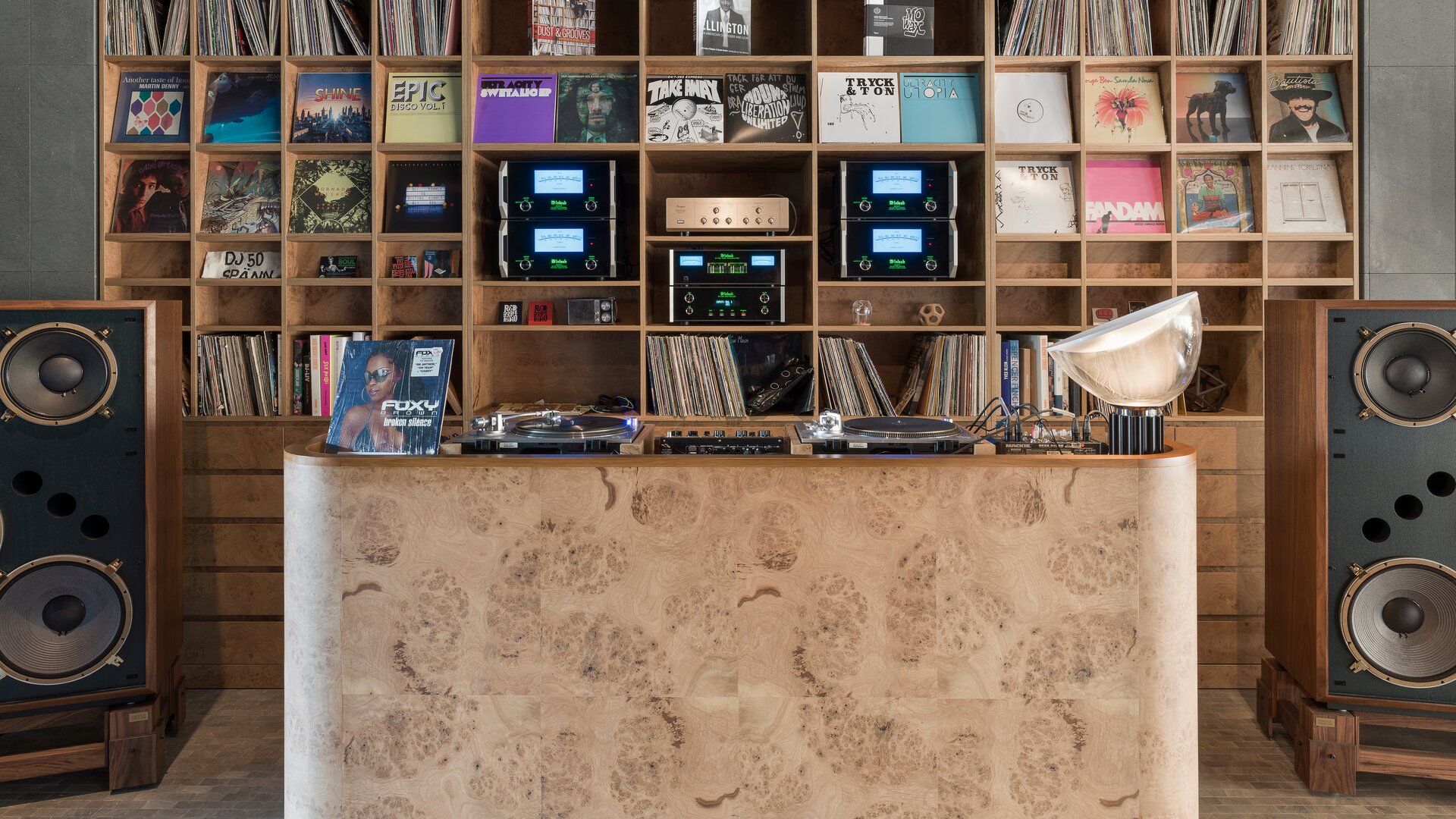 Music Lounge DJ Table