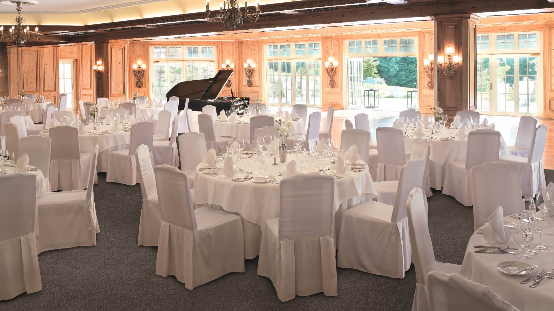 Andreas-Hofer-Saal Ballroom Banquet Setting