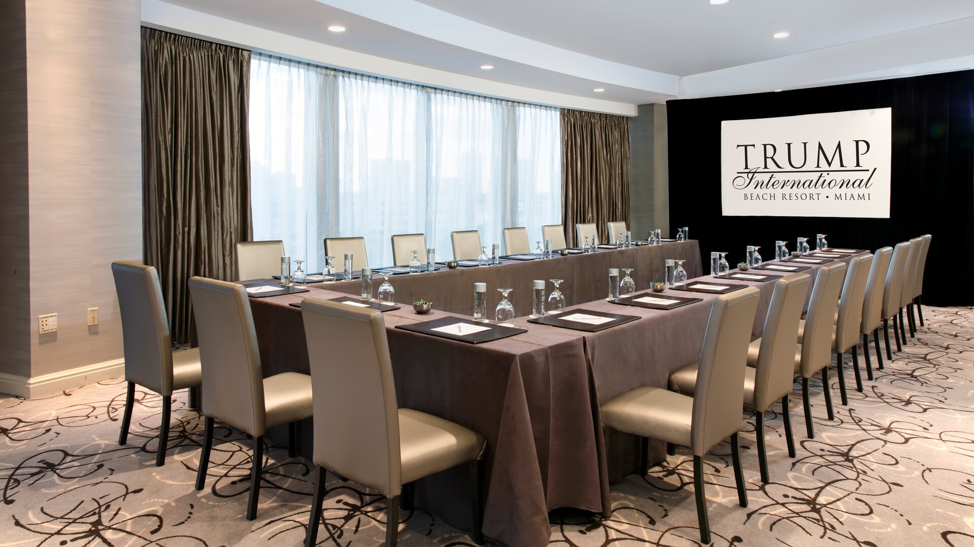 Sunny Isles Room Event Space with U-shape Seating