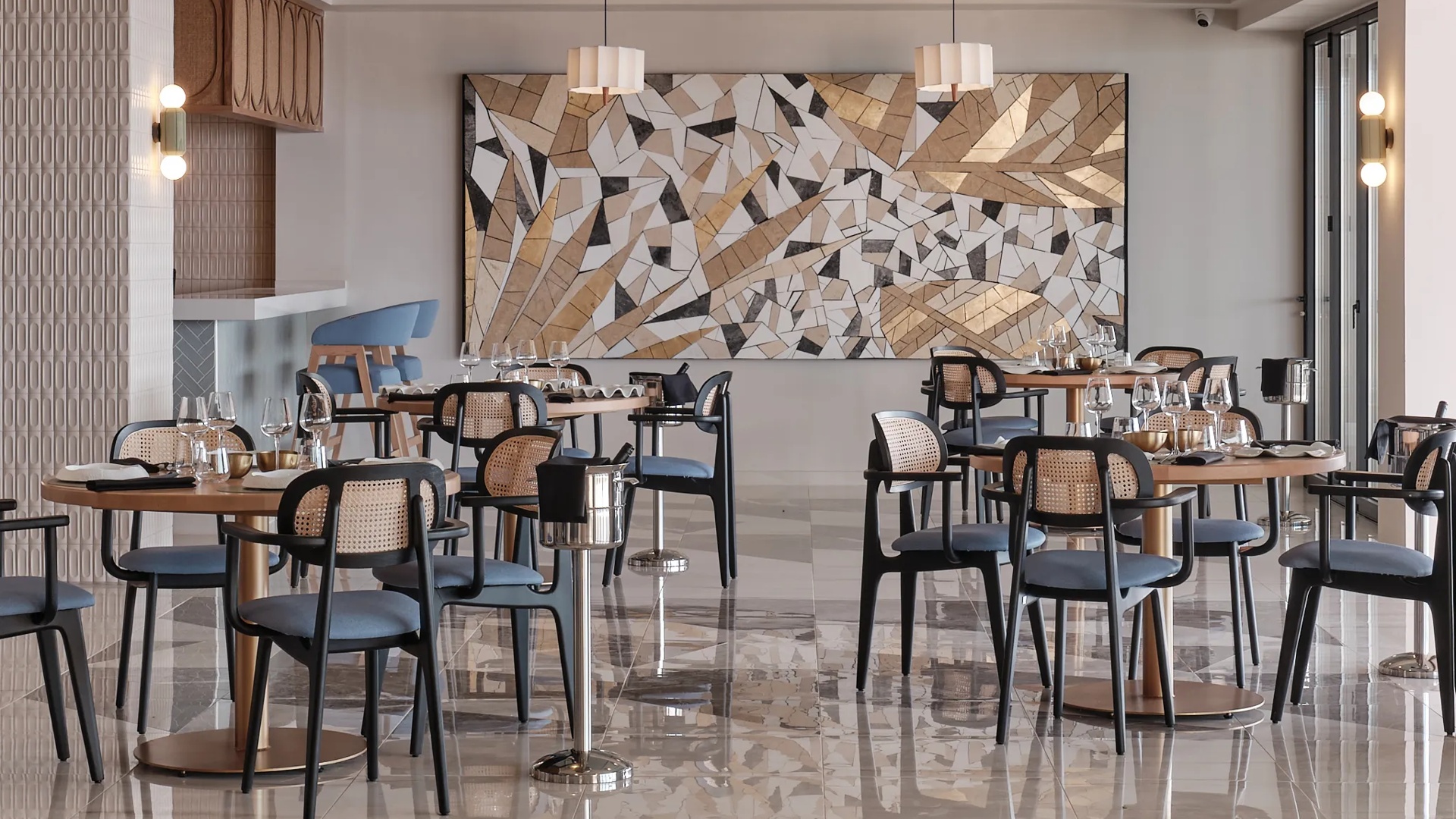 Madaros Restaurant Overview