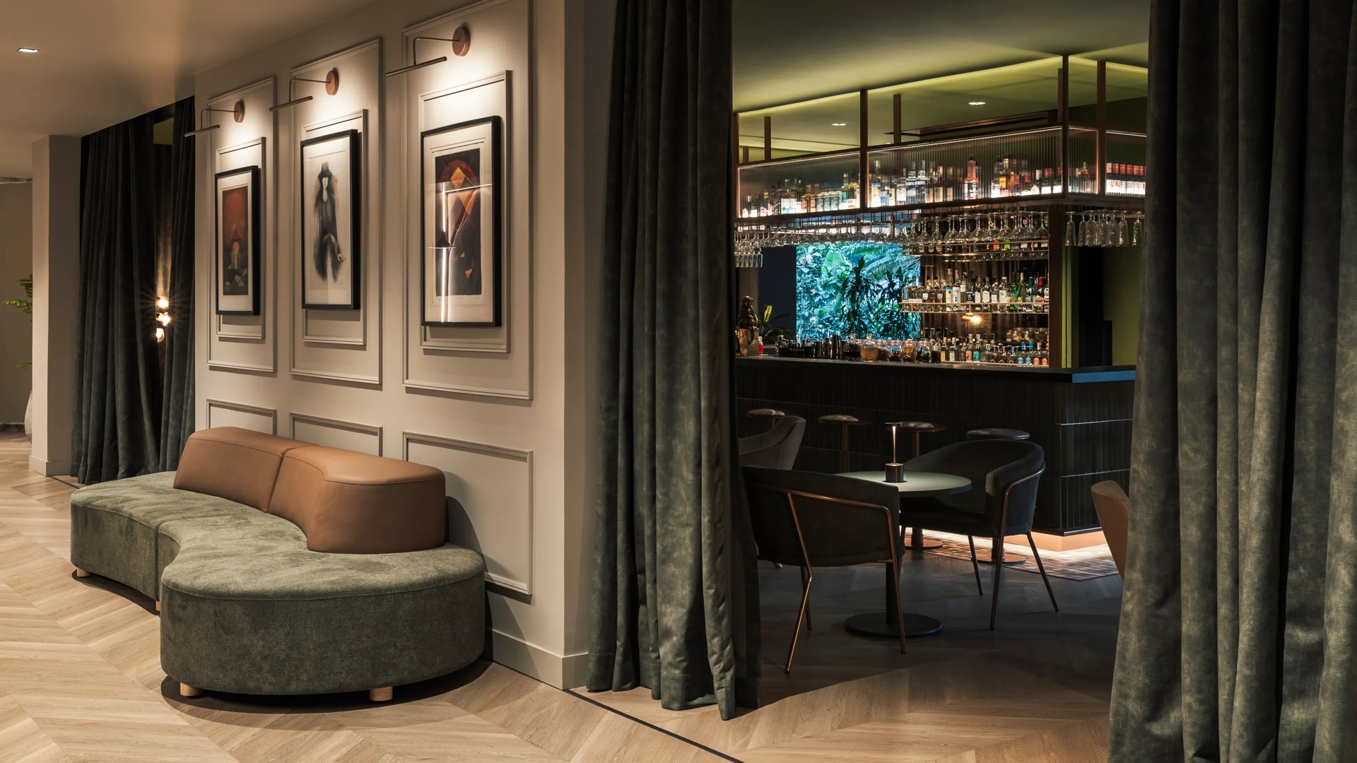 Lobby Lounge View into Etcetera Restaurant Bar Area