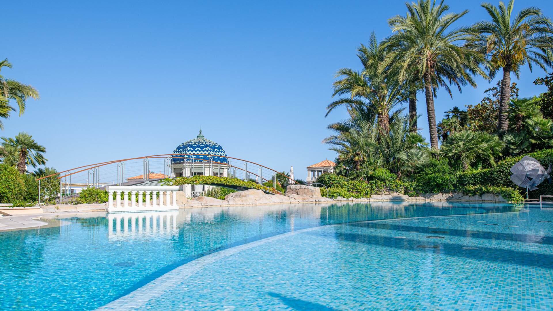 Lagoon Outdoor Pool