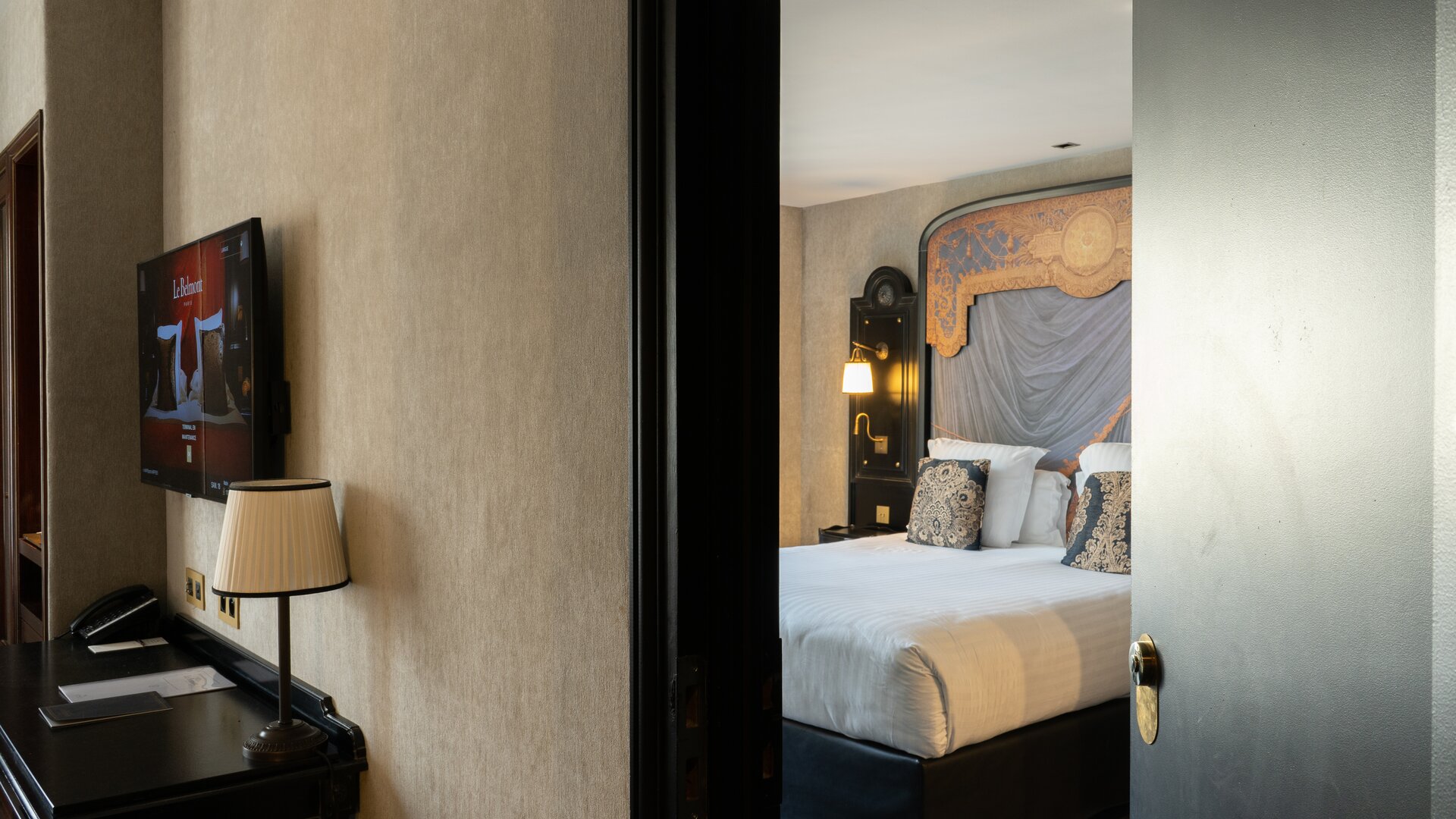 Connecting Room