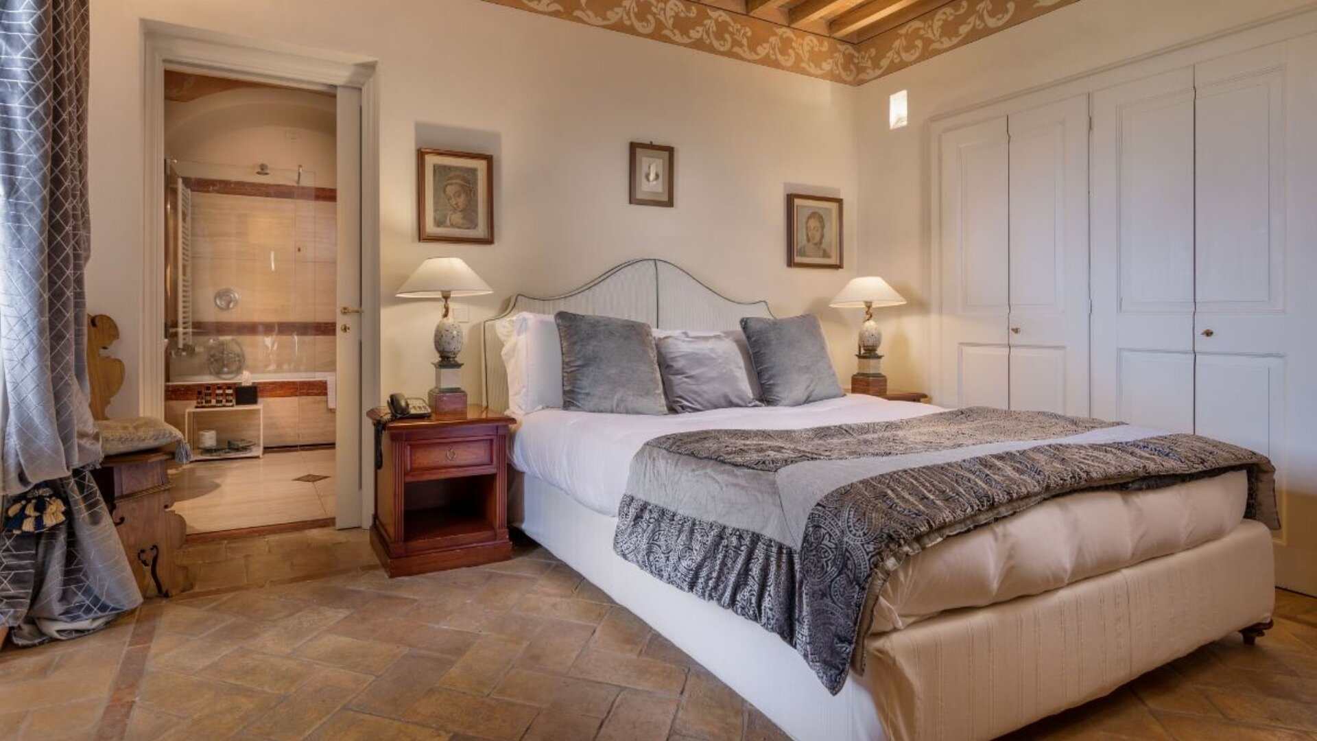 Suite Bedroom