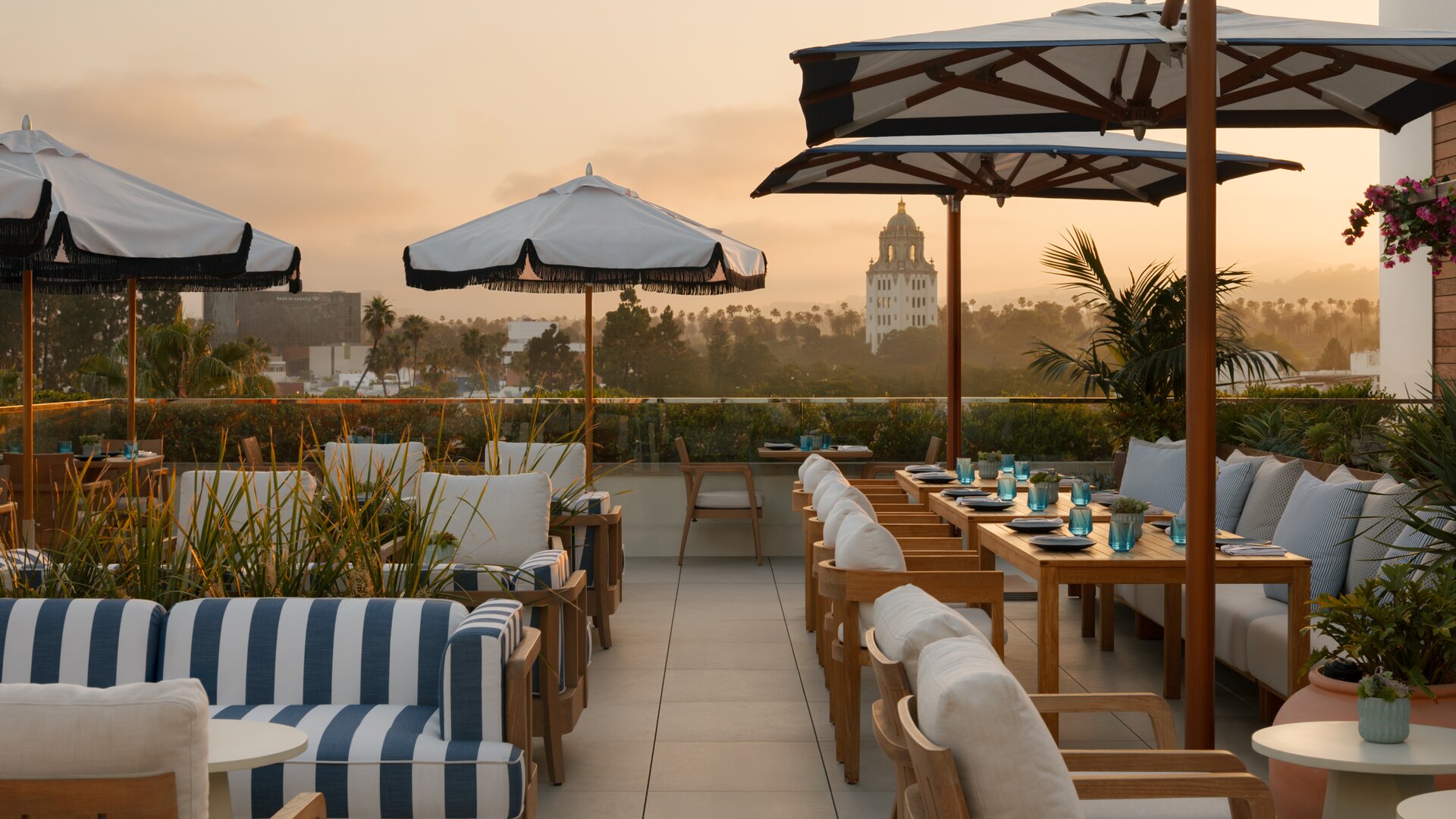 Poza Rooftop Restaurant Dining Area