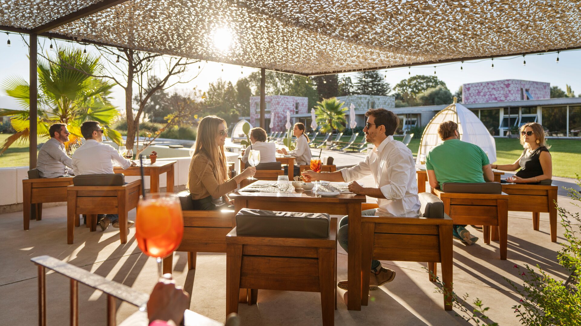 Outdoor Dining under Pergola