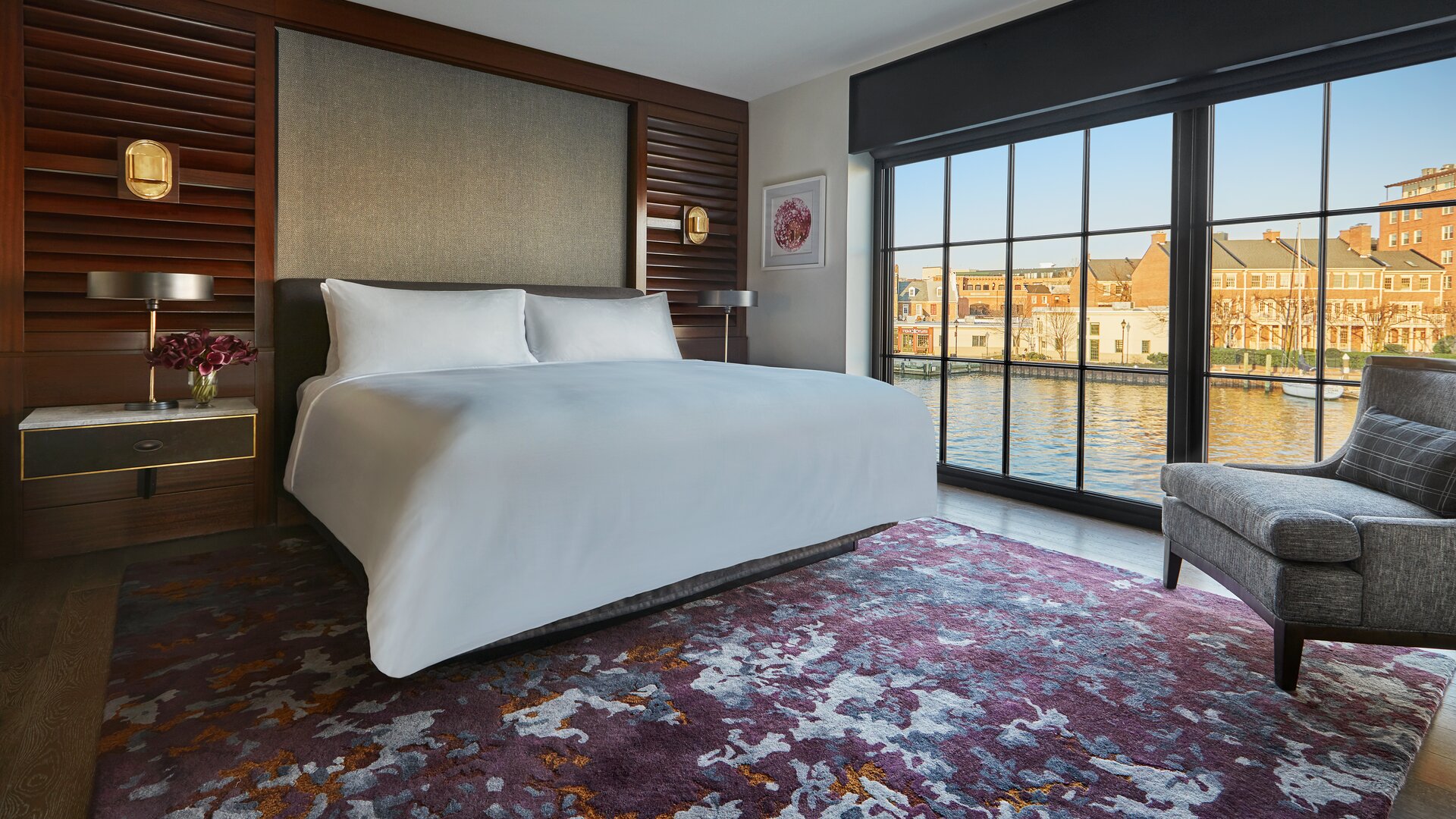Harbor Studio King Guestroom