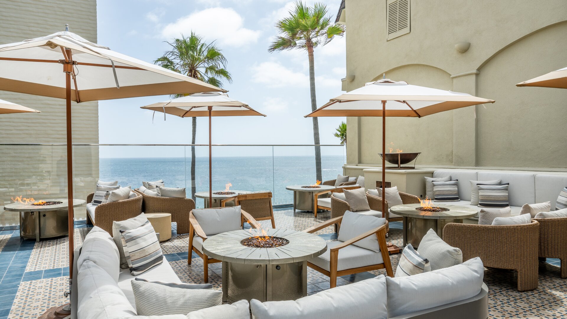Bella Vista Terrace Lounge with Firepits