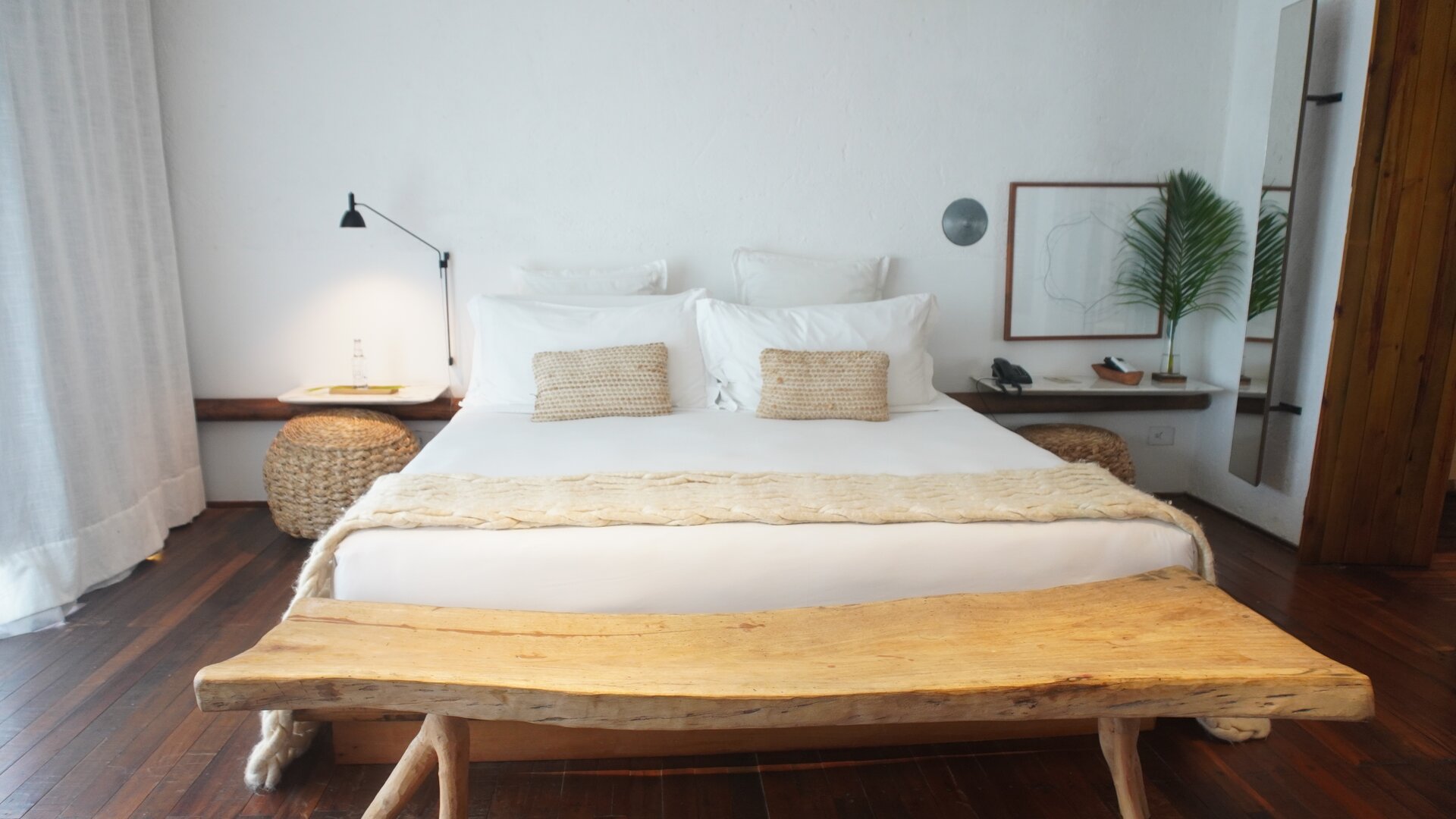 Mero Suite Bed