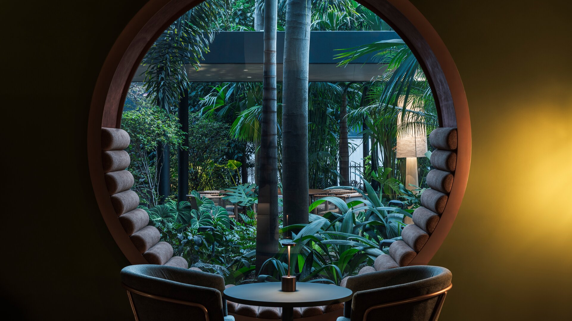 Etcetera Restaurant Round Window Seating