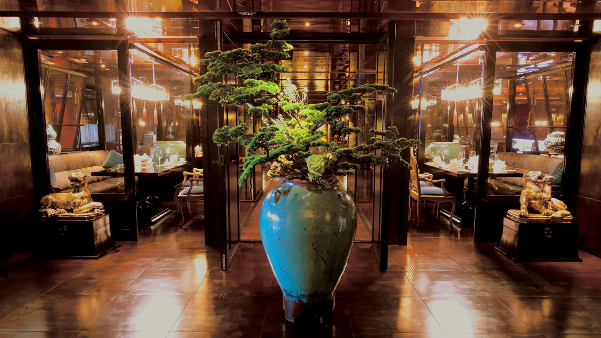 Le Palais Restaurant Entrance