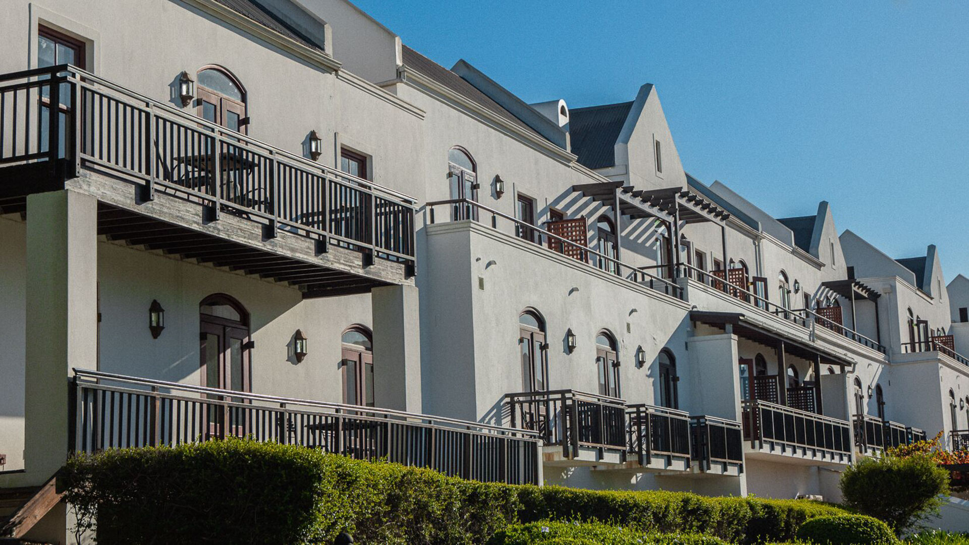Exterior View with Guestroom or Suite Balconies