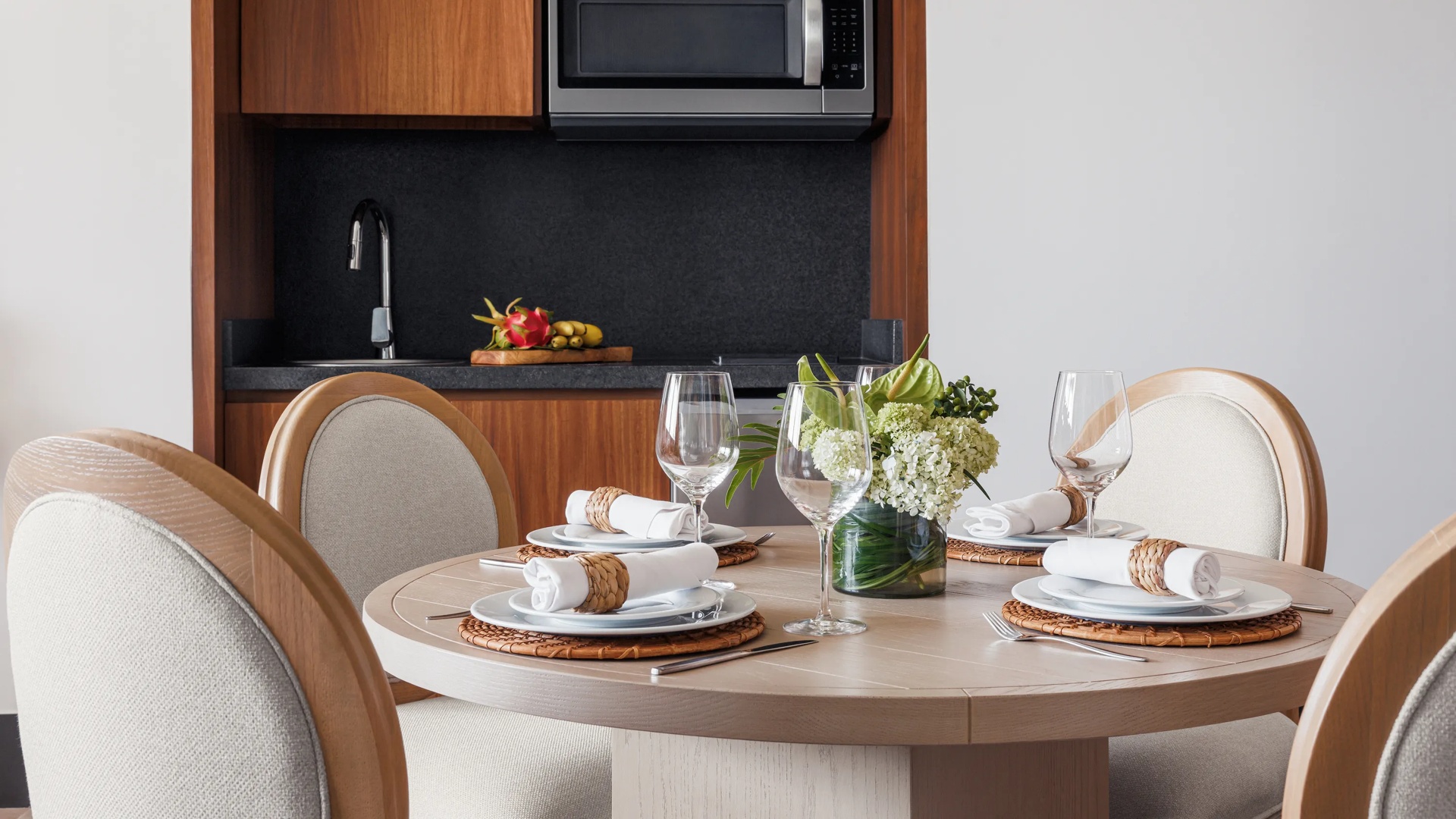 One-Bedroom Suite Dining