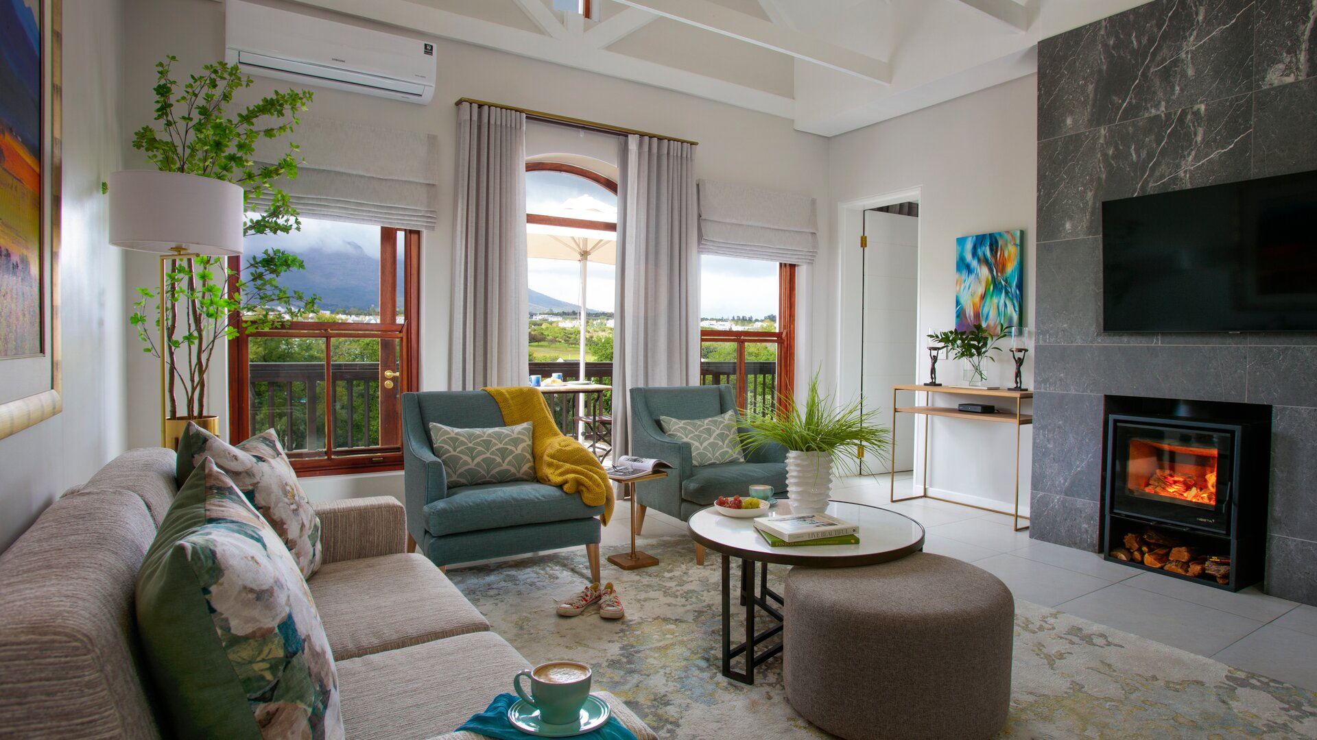 One-bedroom Suite Livingroom