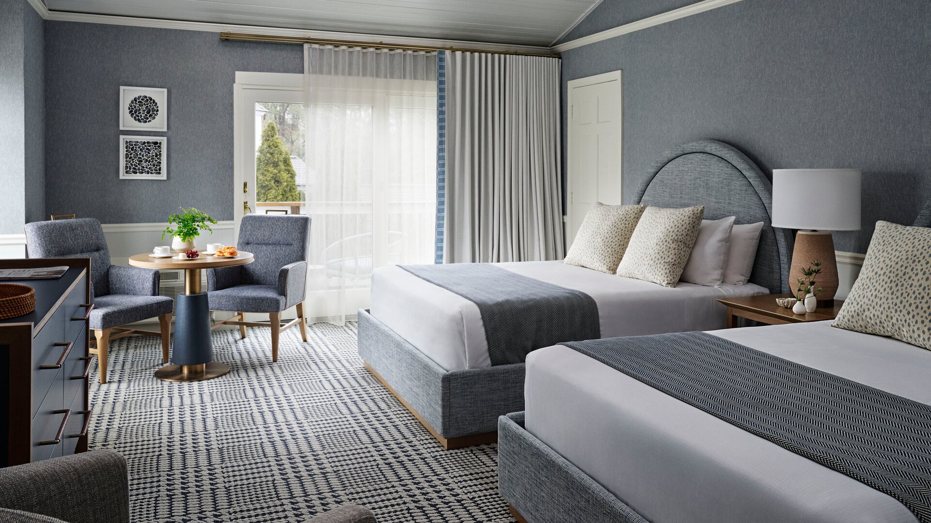 Classic Double Queen Guestroom