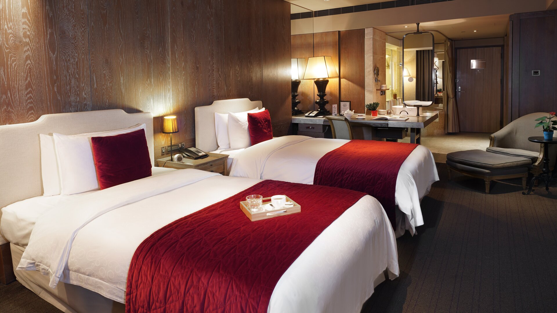 Deluxe Family Guestroom Overview