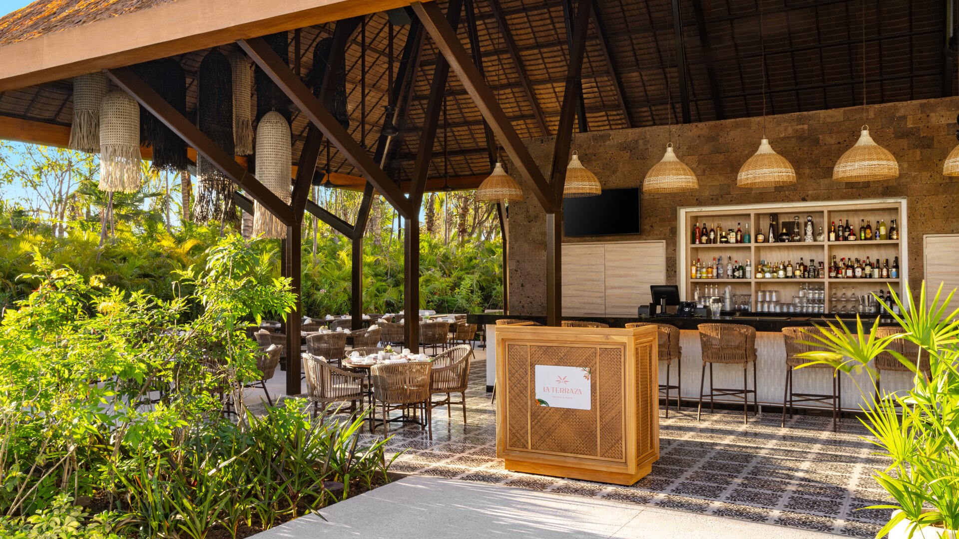 La Terraza Pool Bar