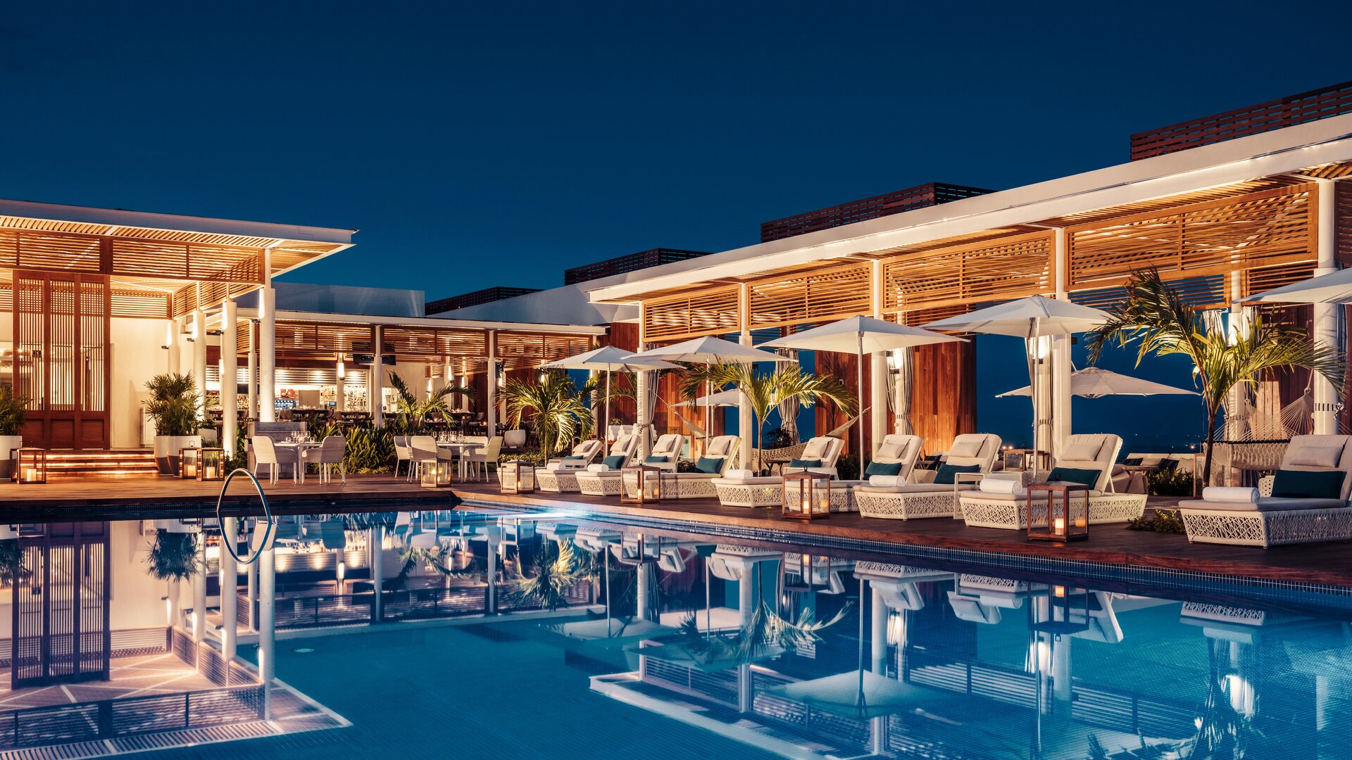Quinto Poolside Restaurant