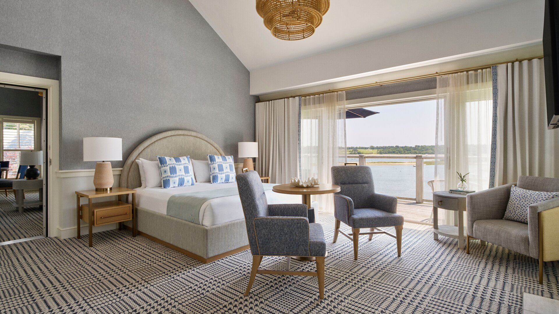 Round Cove Suite Bedroom