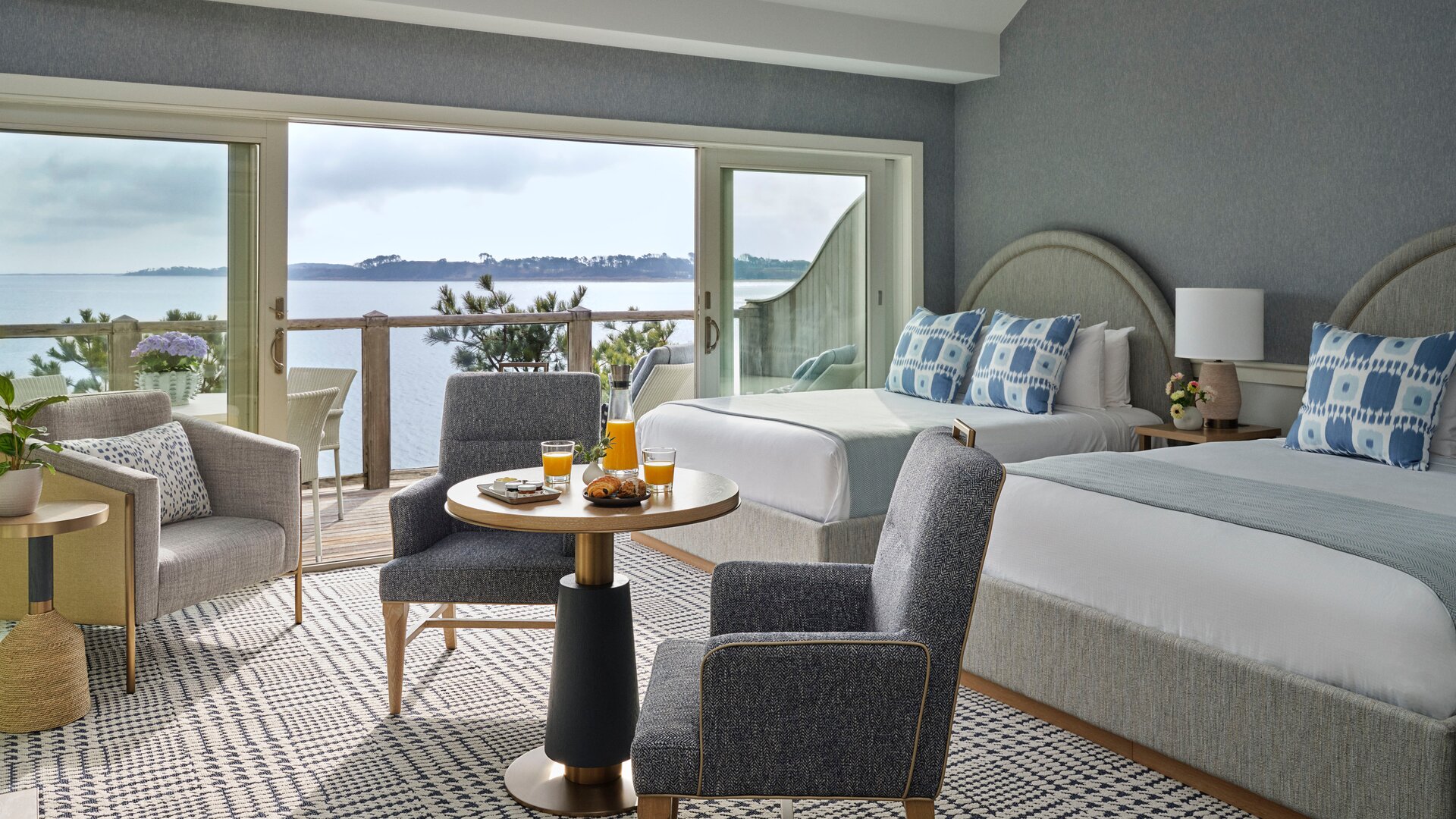Signature Waterview Double Queen Guestroom
