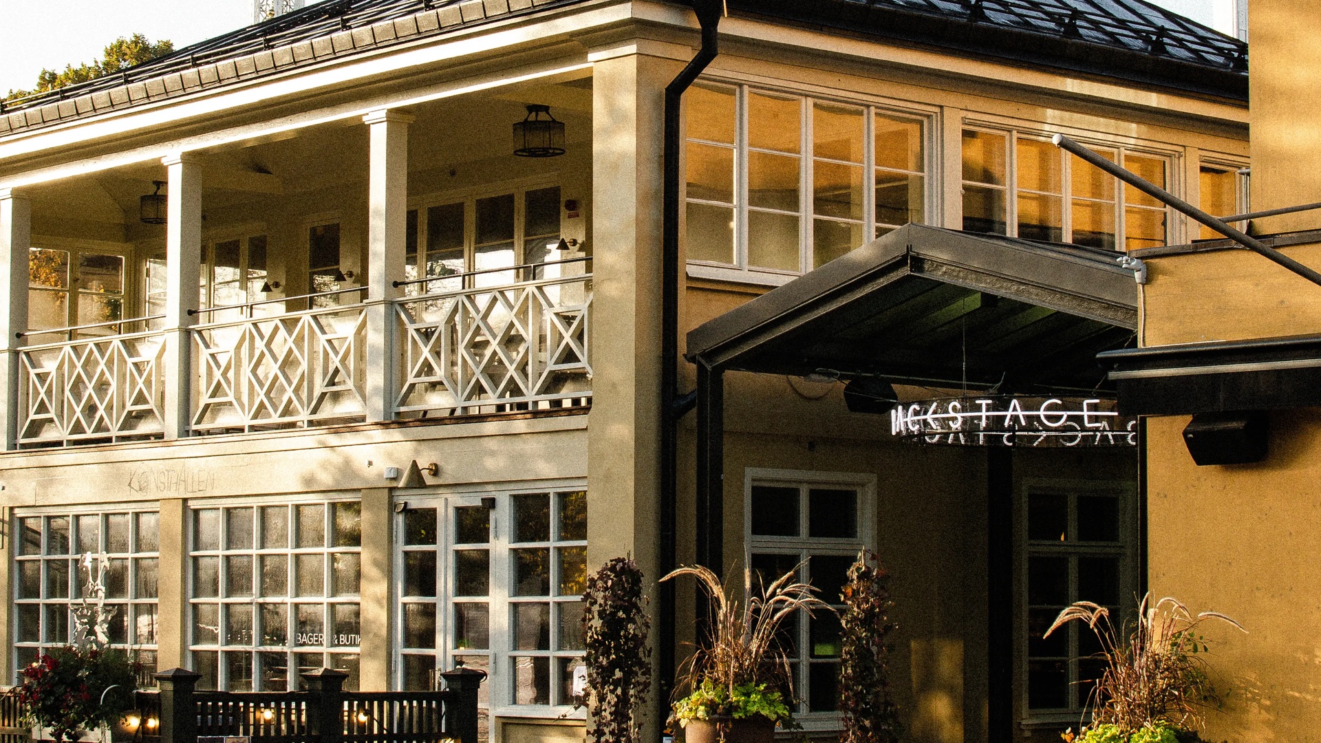 Backstage Hotel Exterior