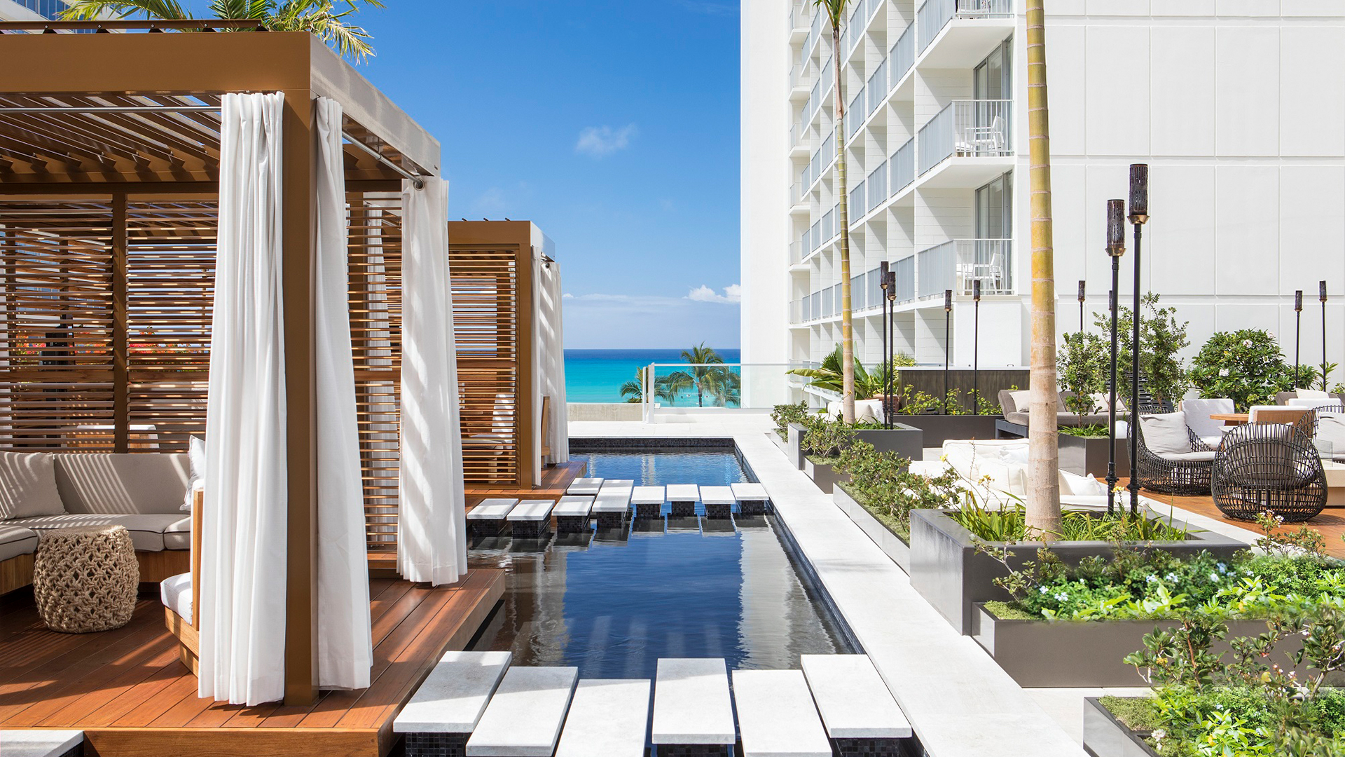 'alohilani waikiki hotel pool 