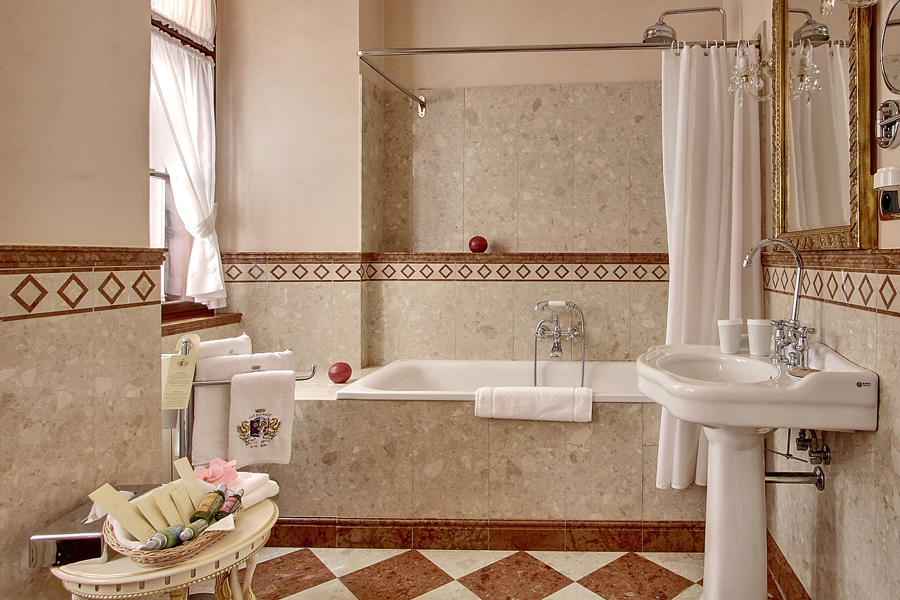Junior Suite Bath