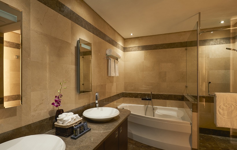 Diplomatic Suite Bath with Jacuzzi