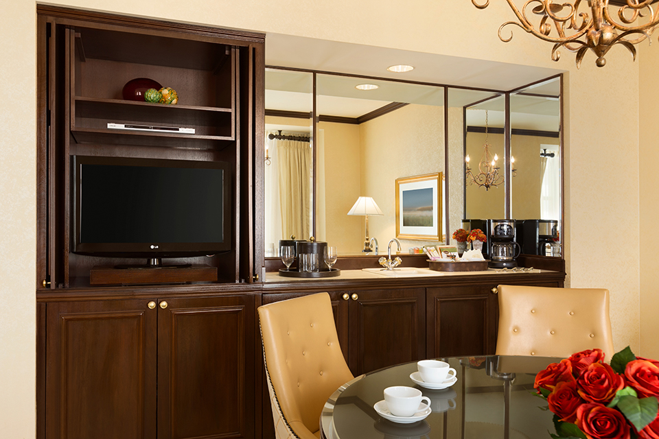 Suite Dining Space