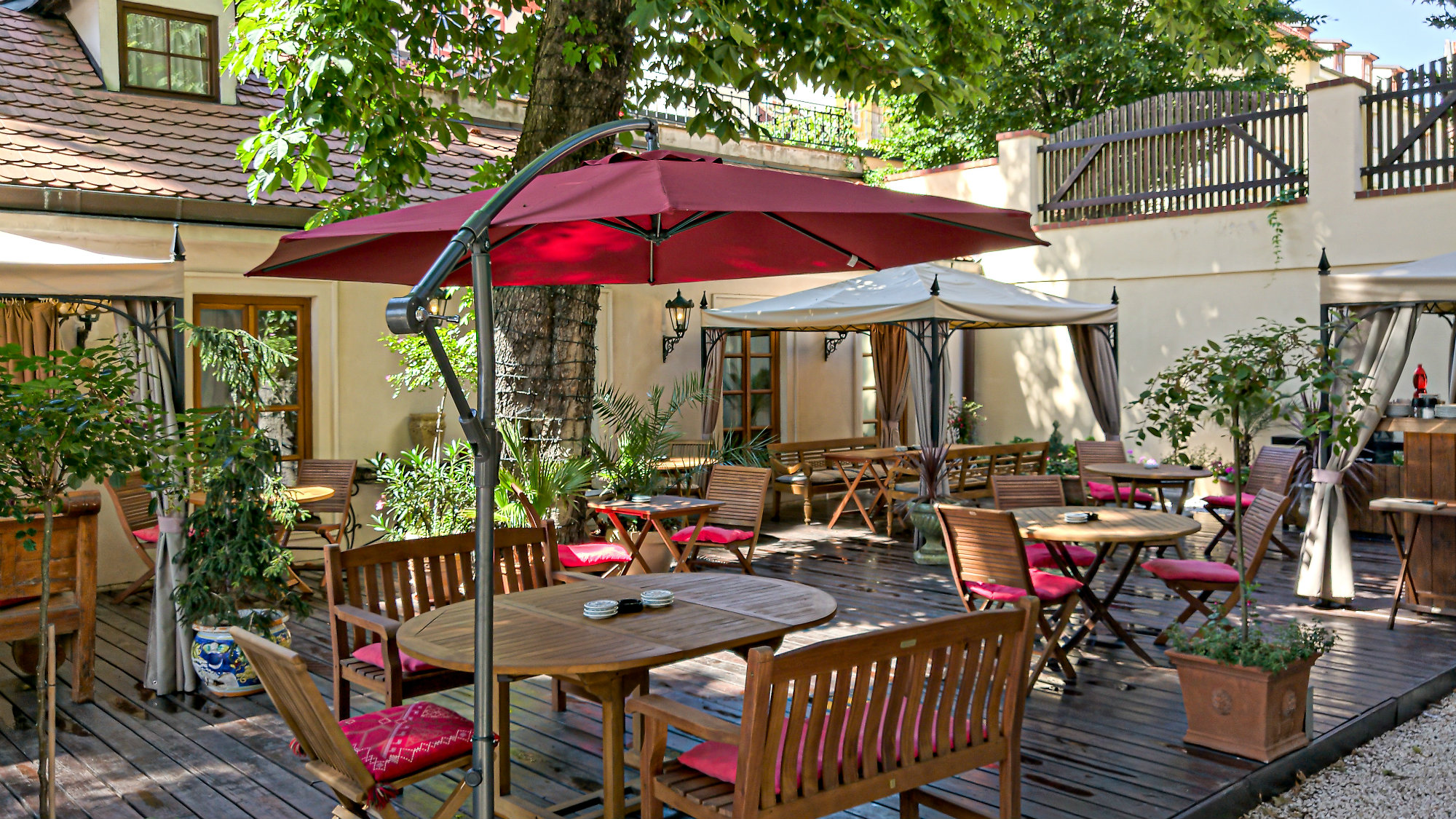 Outdoor Dining on Terrace