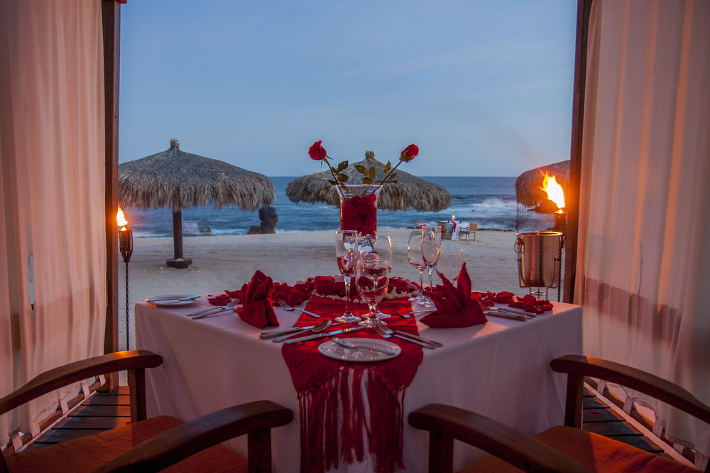 Romantic Beachside Dining