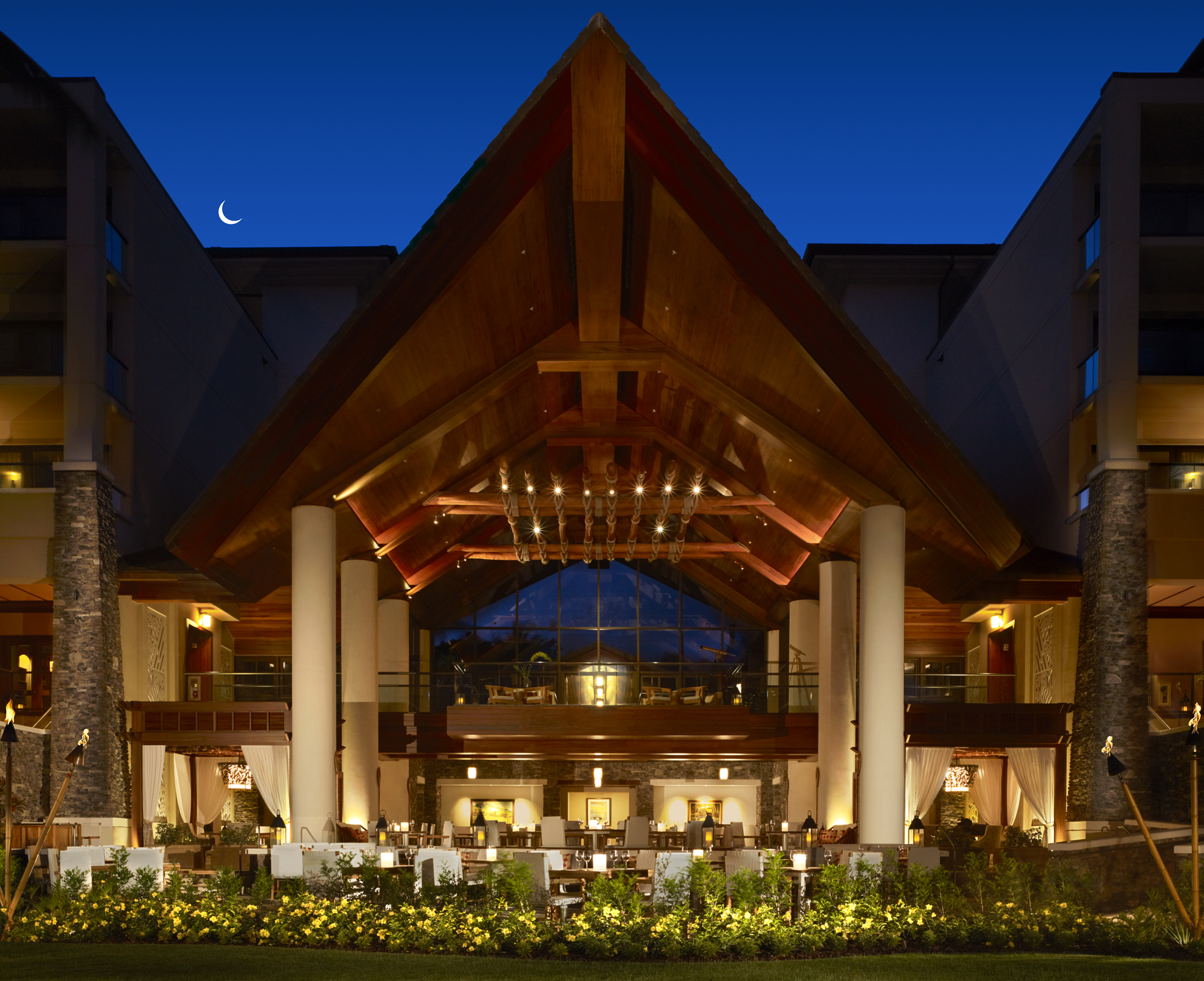 Cane & Canoe – Resort’s signature restaurant with an outdoor patio, serving breakfast and dinner daily