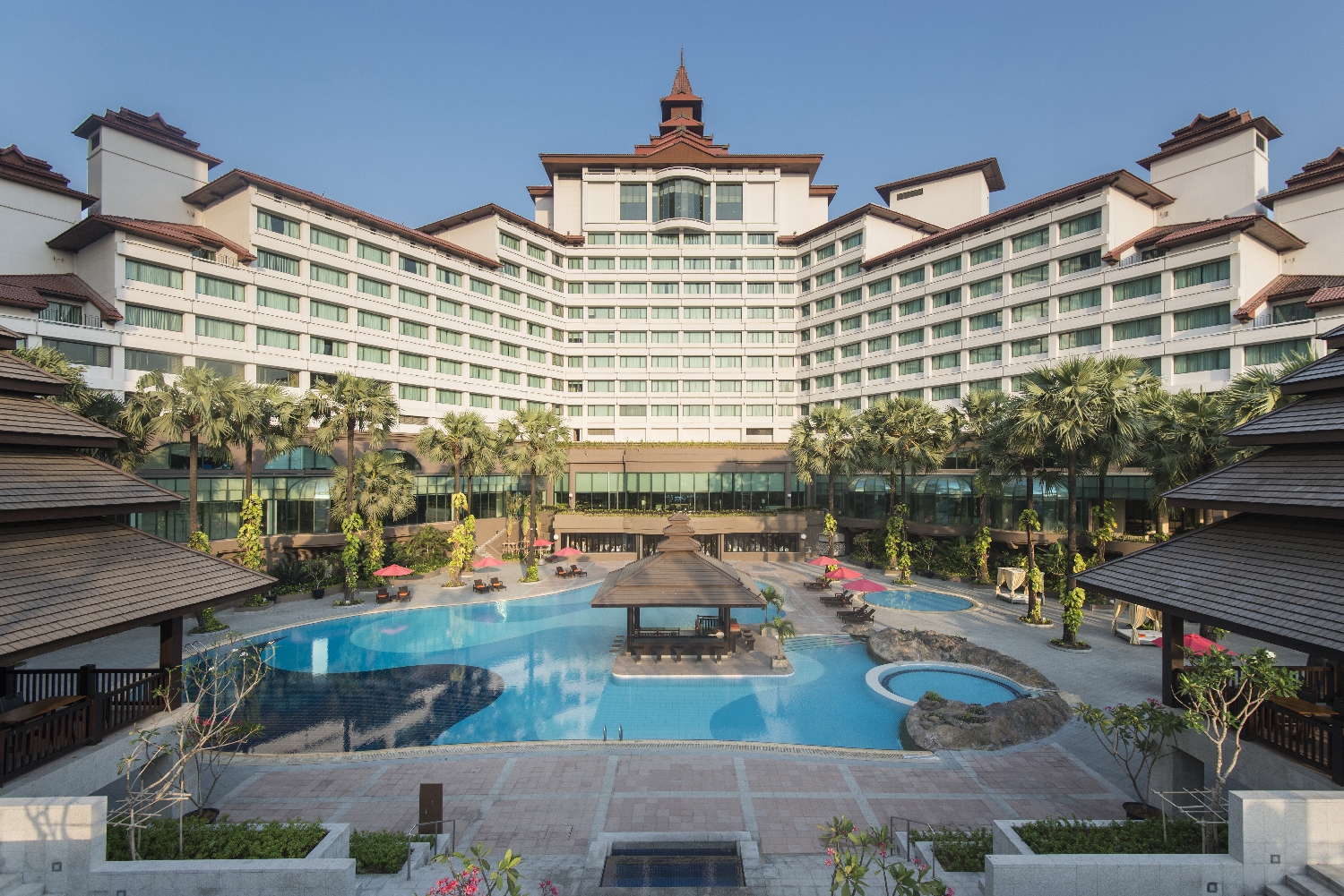 Sedona Hotel Yangon Pool