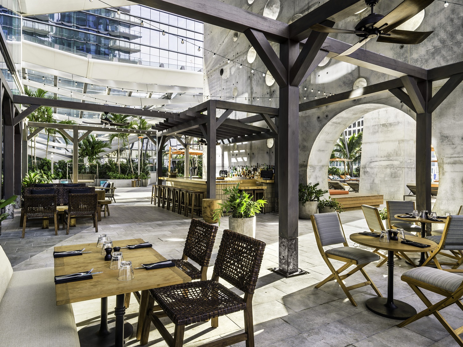 EAST, Miami Courtyard Dining