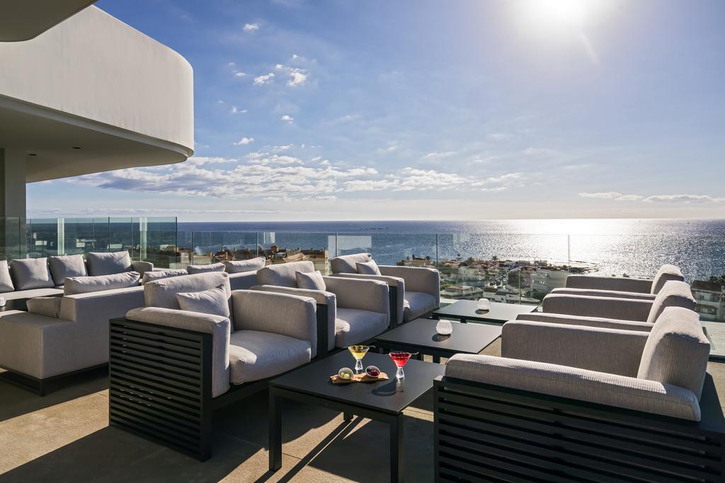 Rooftop Lounge