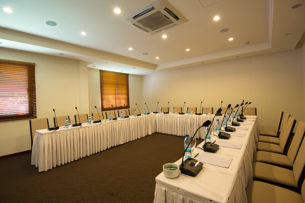 Sea Cliff Lugoba U shape Meeting Setup