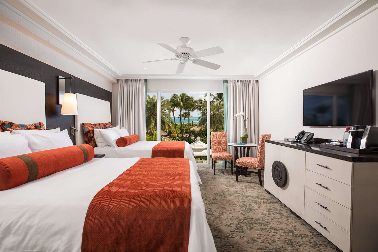 Hotel Palms Guest Double Bed Accommodations with Oceanfront View