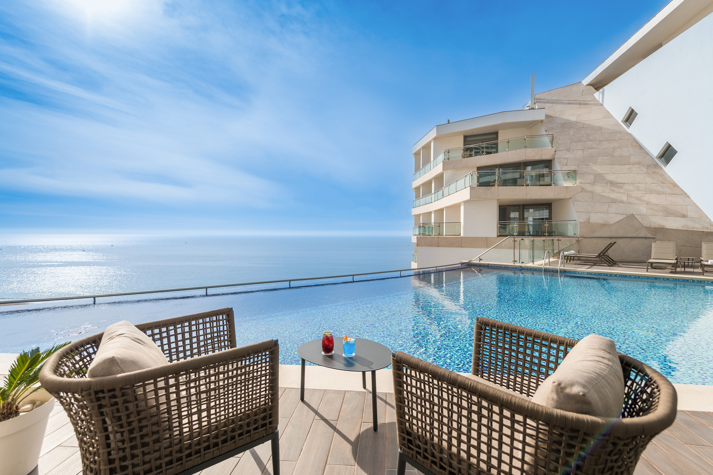 Sesimbra Oceanfront Hotel