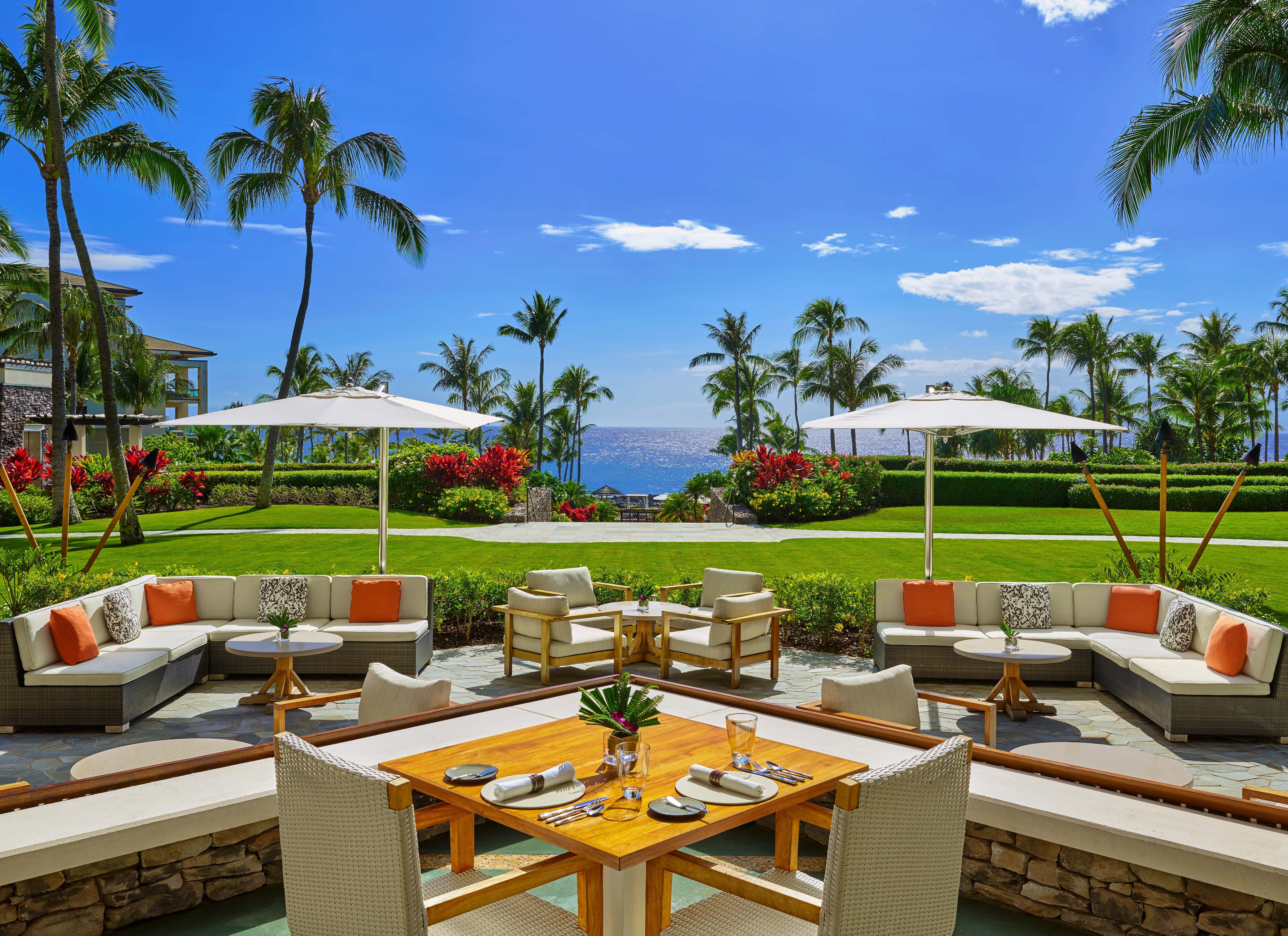 A Glam Oceanfront Wedding At The Four Seasons in Maui, Hawaii