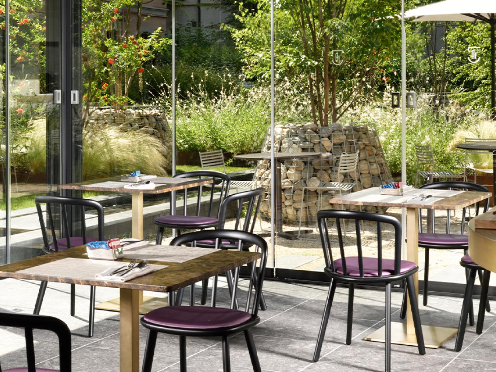 Milano Verticale UNA Esperienze Indoor Outdoor Dining