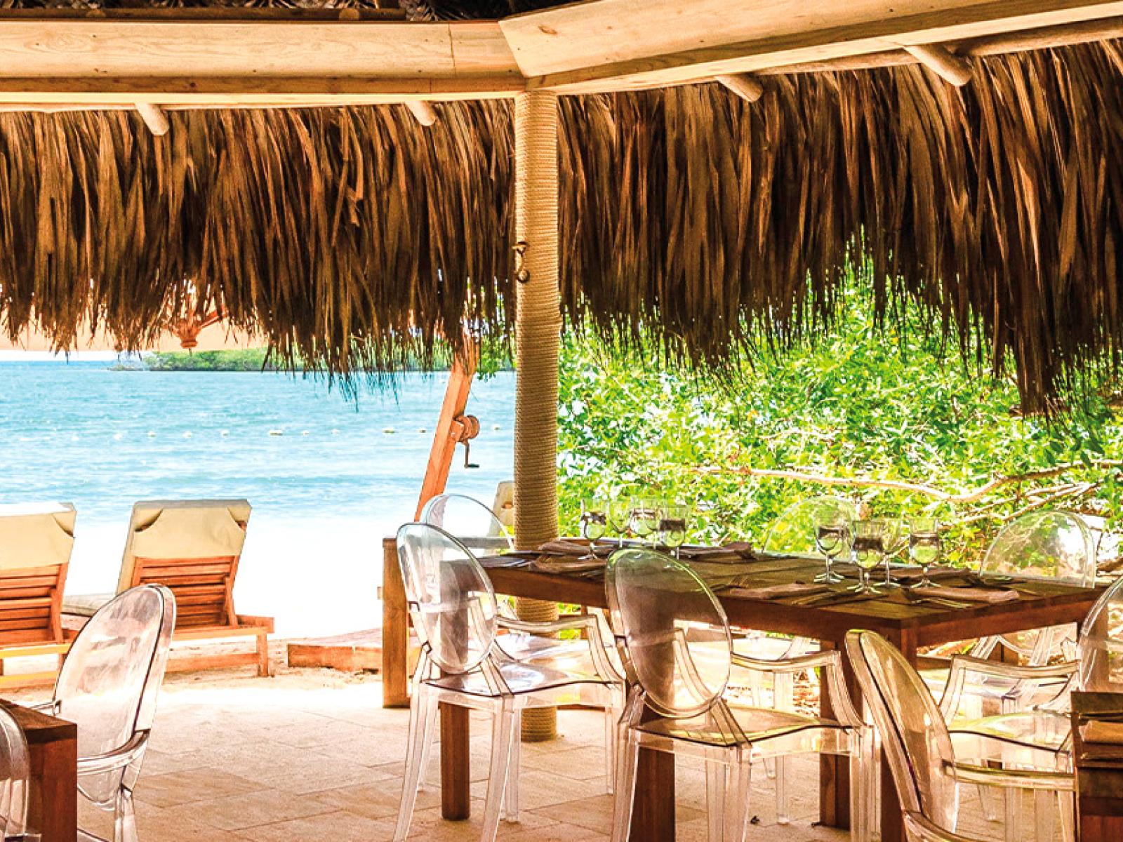 Dining beachside Hotel Las Islas