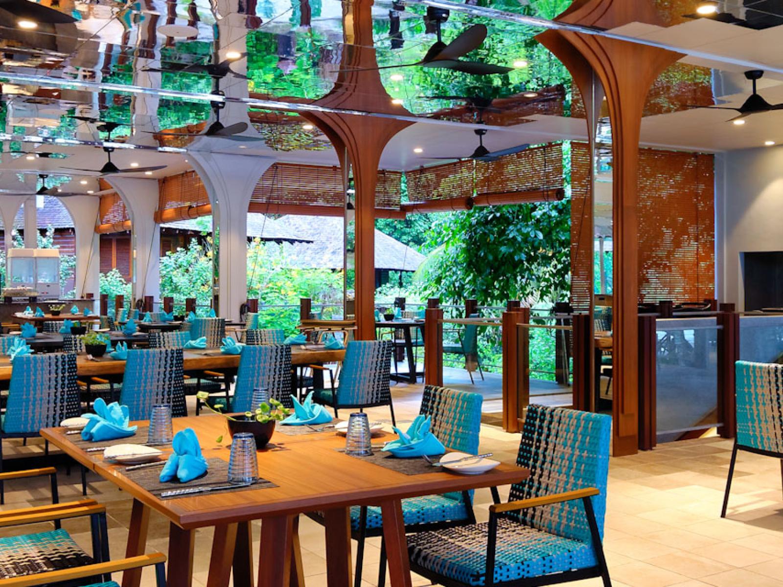 Bungaraya Island Resort Pantai Restaurant