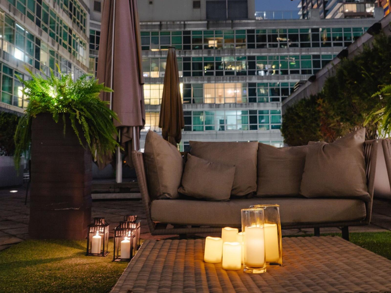 SoHo Hotel Toronto | Courtyard Lounge