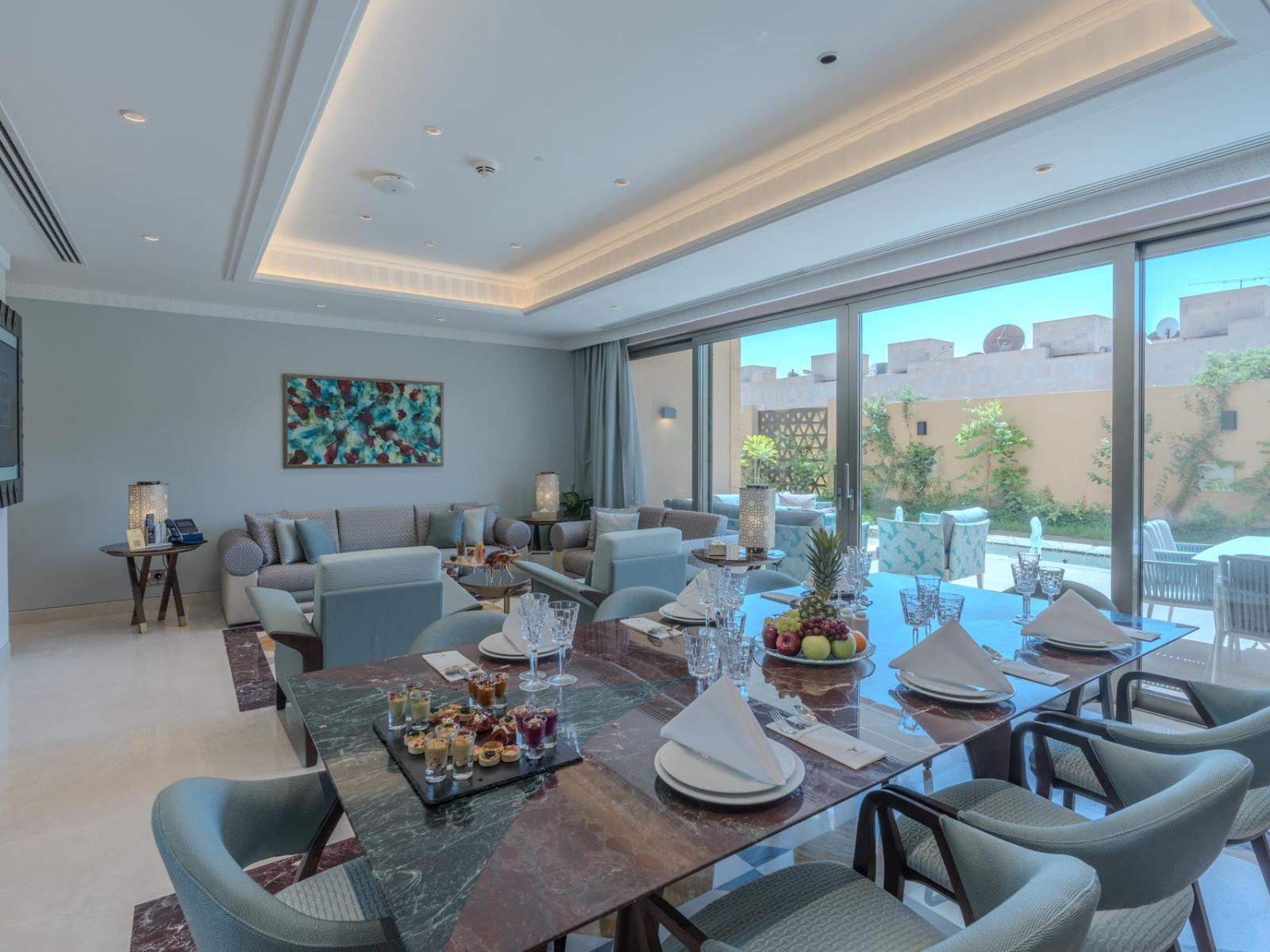 Vivienda DQ Indoor Outdoor Dining