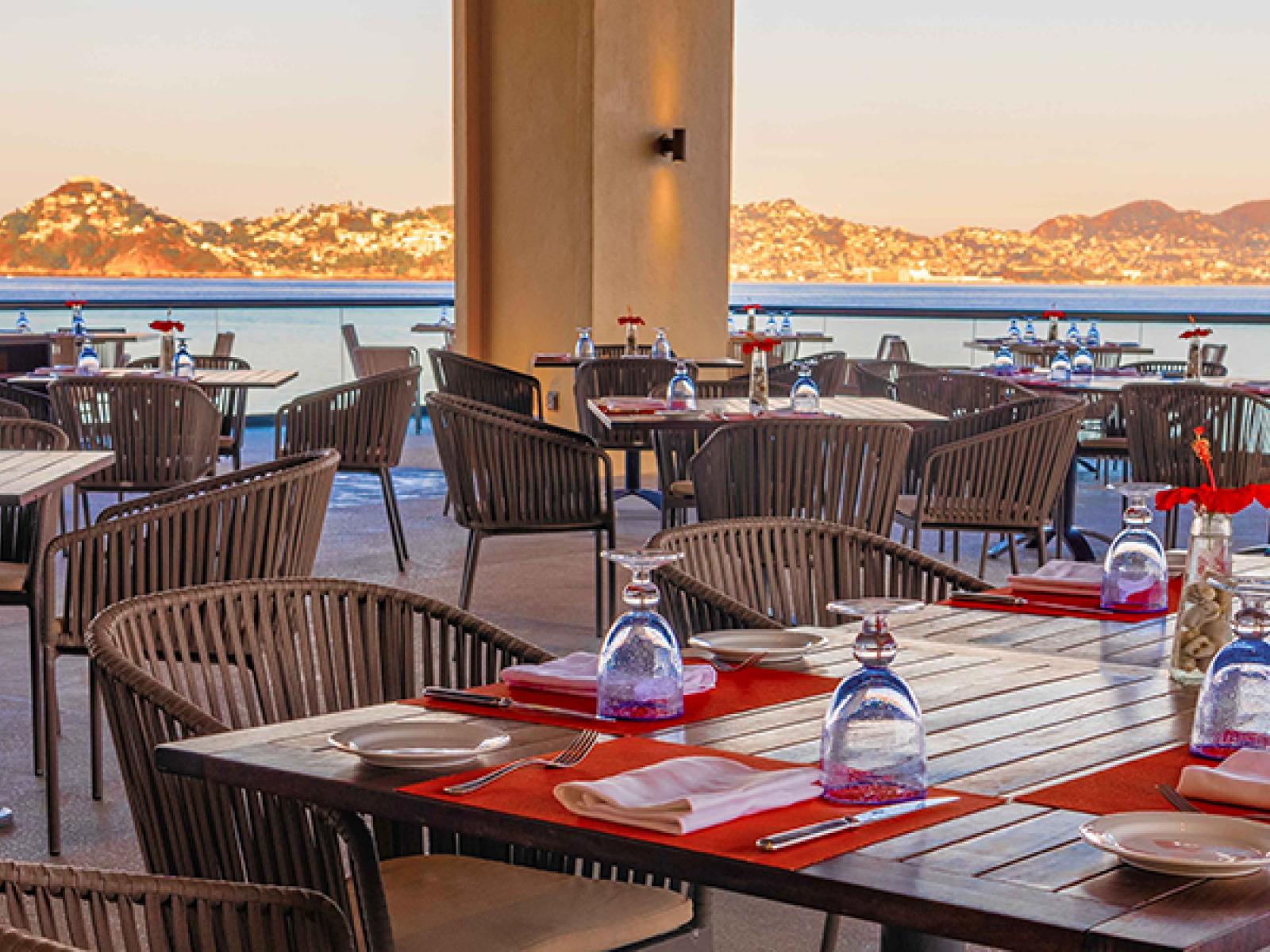 Las Brisas Acapulco dining