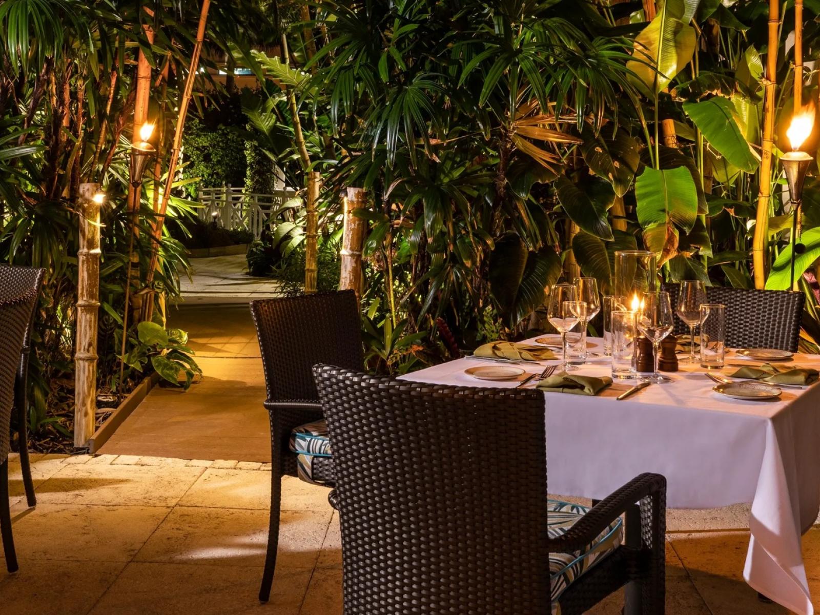 Outdoor Dining | The Palms Hotel & Spa