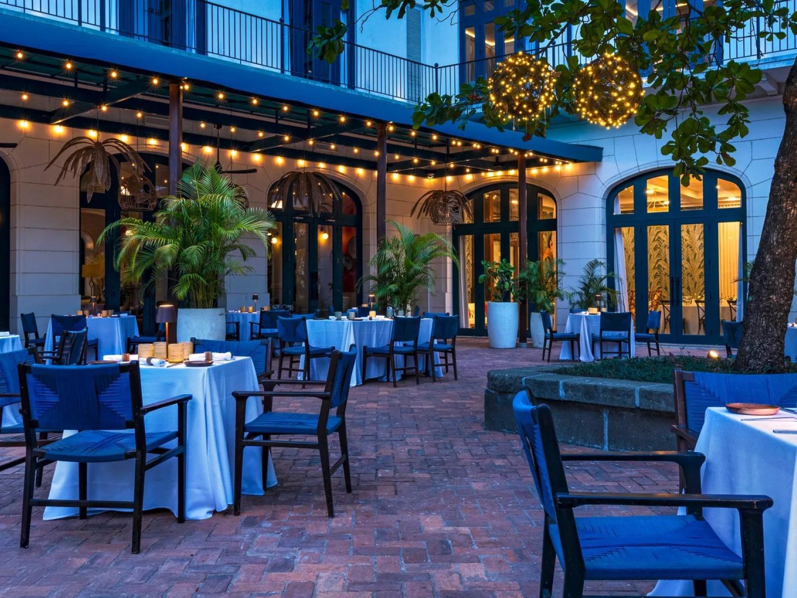 Santarena Hotel | Ponciana Restaurant Alfresco Dining