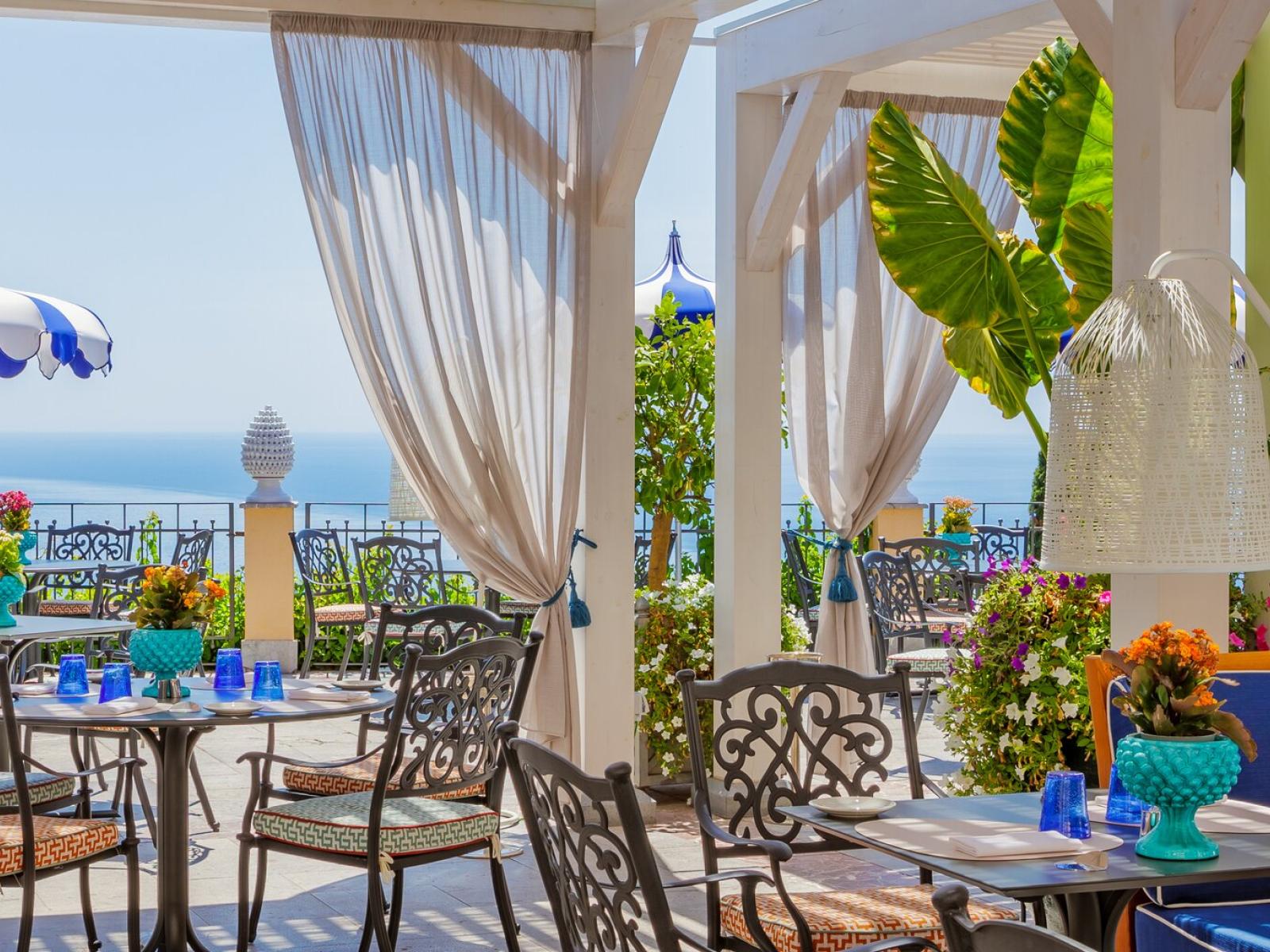 Grand Hotel San Pietro Dining with Ocean Views