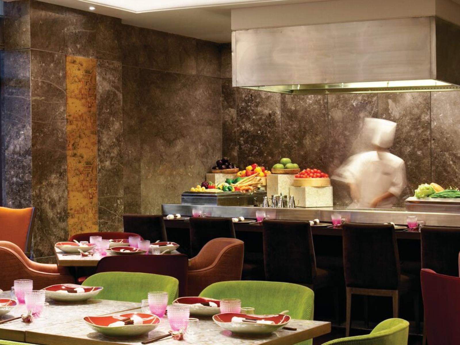 The Leela Ambience Convention Hotel Delhi Restaurant Dilli 32