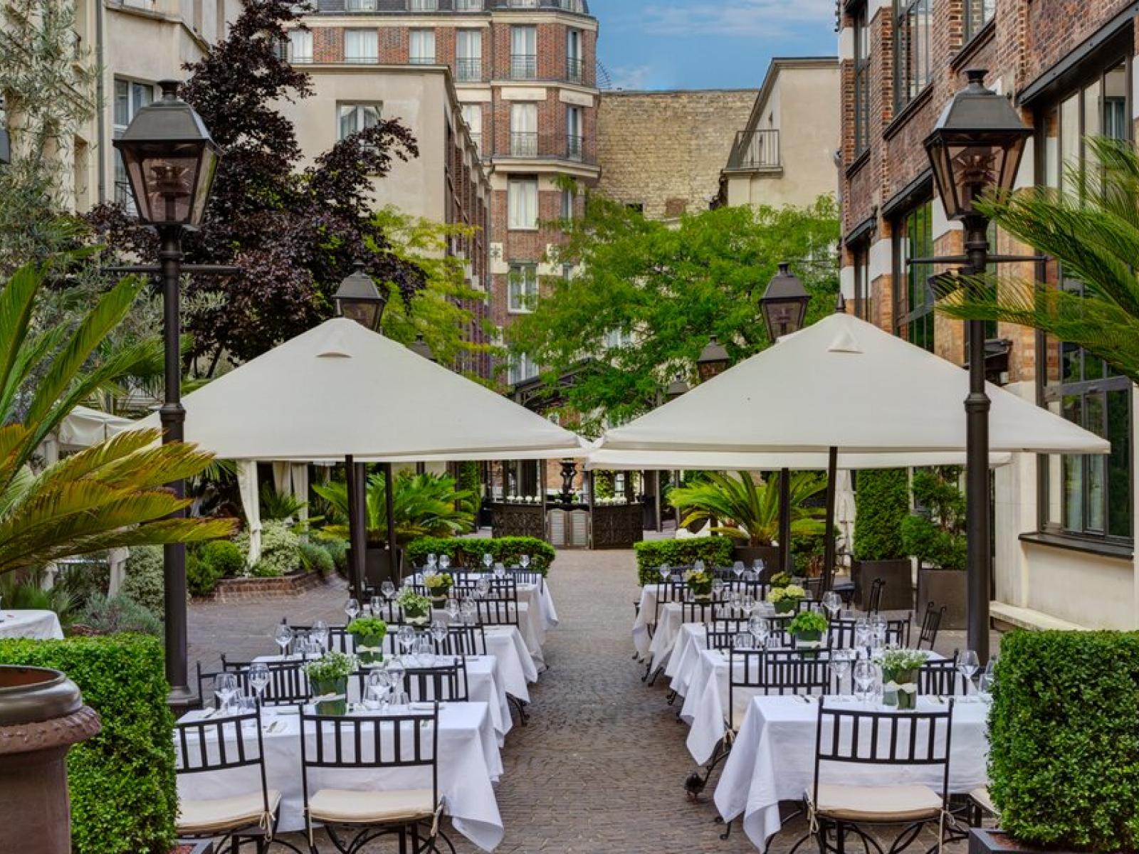 Les Jardins du Marais Terrace by day